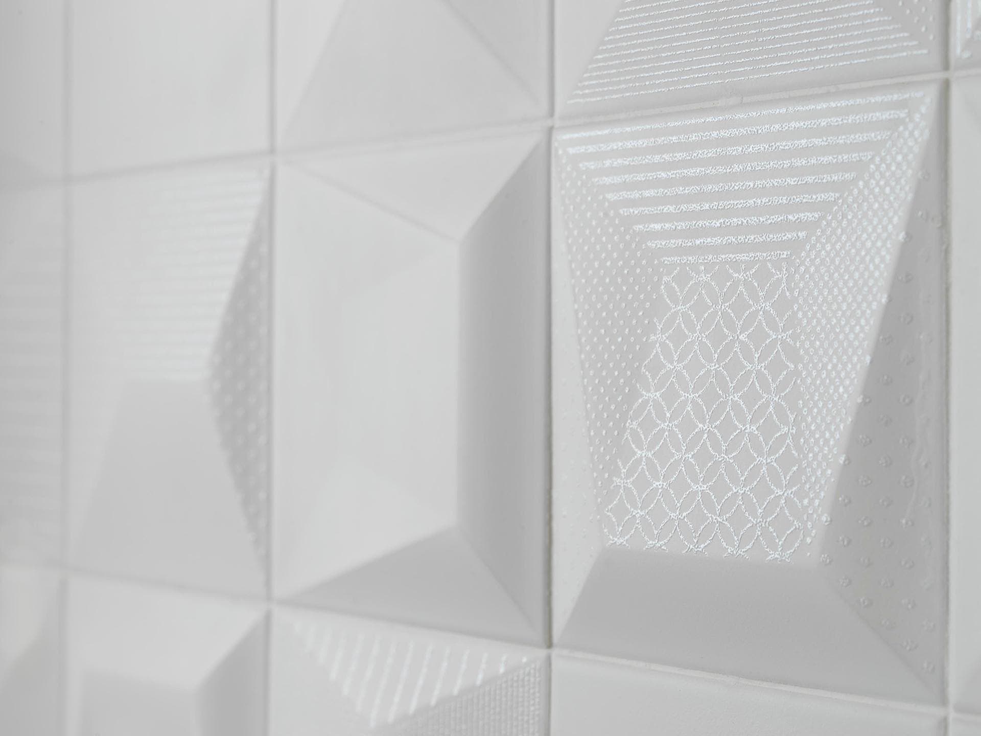 COSMOS S4 DECO WHITE (Make to order) - L.AMB.004675@2x.jpg