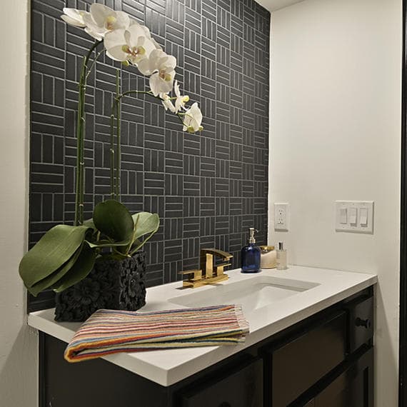 Color Wheel Mosaic Black Straight Joint 1X6 Glossy - aukqh9w6cuf7xkfutm20@2x.jpg