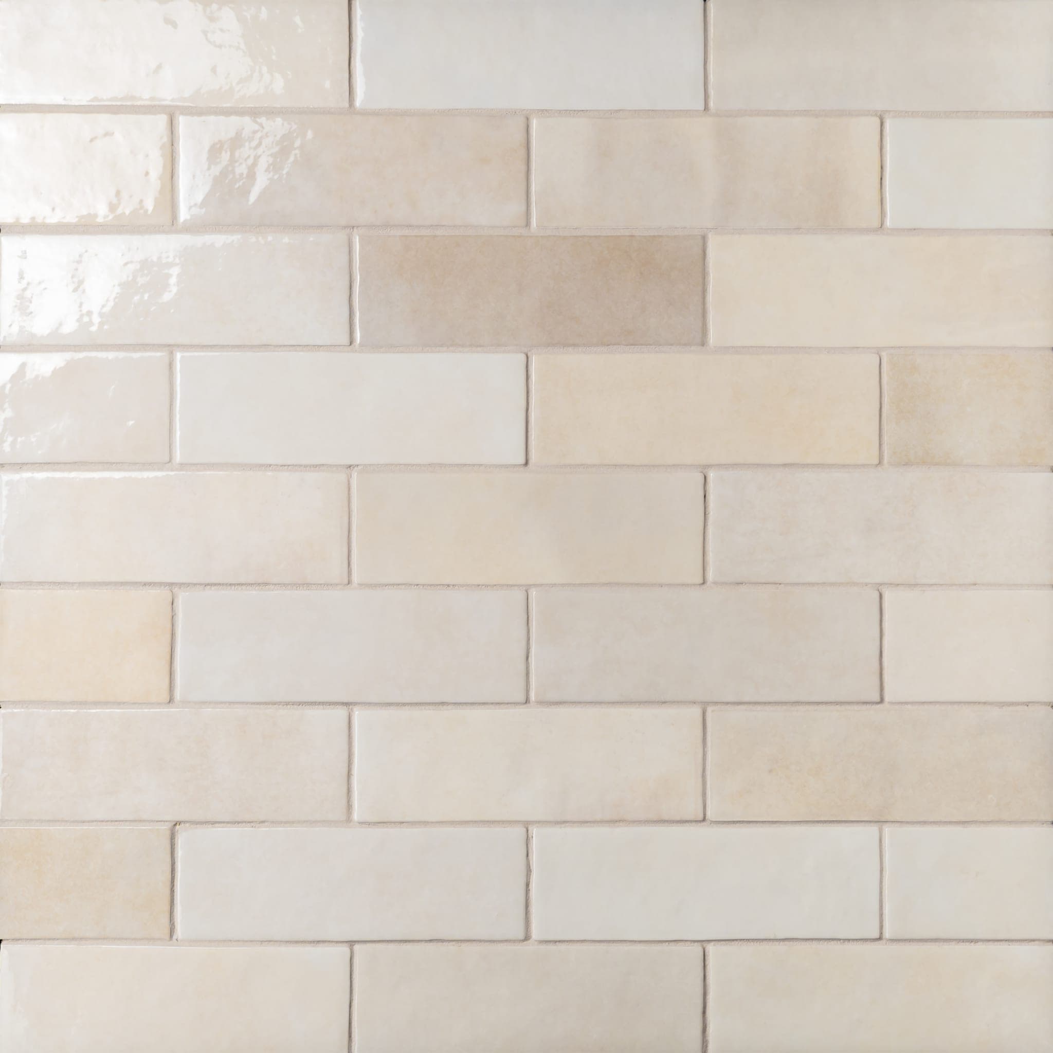 Cloé 2.5X8 Glossy Ceramic Tile in Creme
