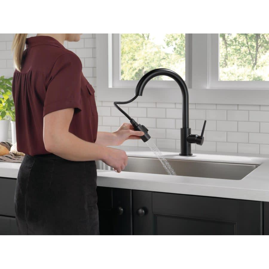 Trinsic Pull-Down Kitchen Faucet with Magnetic Docking Spray Head - Includes Lifetime Warranty - bjafv1hf0ebo0ipkipmx@2x.jpg