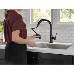 Trinsic Pull-Down Kitchen Faucet with Magnetic Docking Spray Head - Includes Lifetime Warranty - bjafv1hf0ebo0ipkipmx@2x.jpg