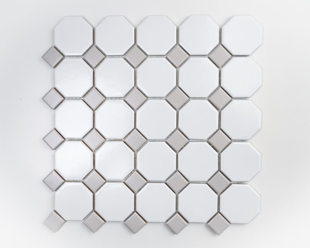 White and Grey Octagon - bueqyiebtkmaax6zf3ge@2x.jpg