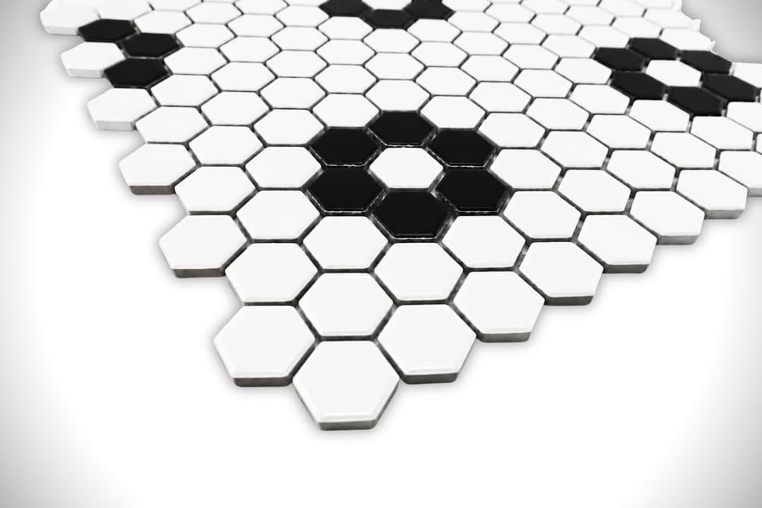 Flower White and Black - caetnvf3myjckitoxk9d@2x.jpg