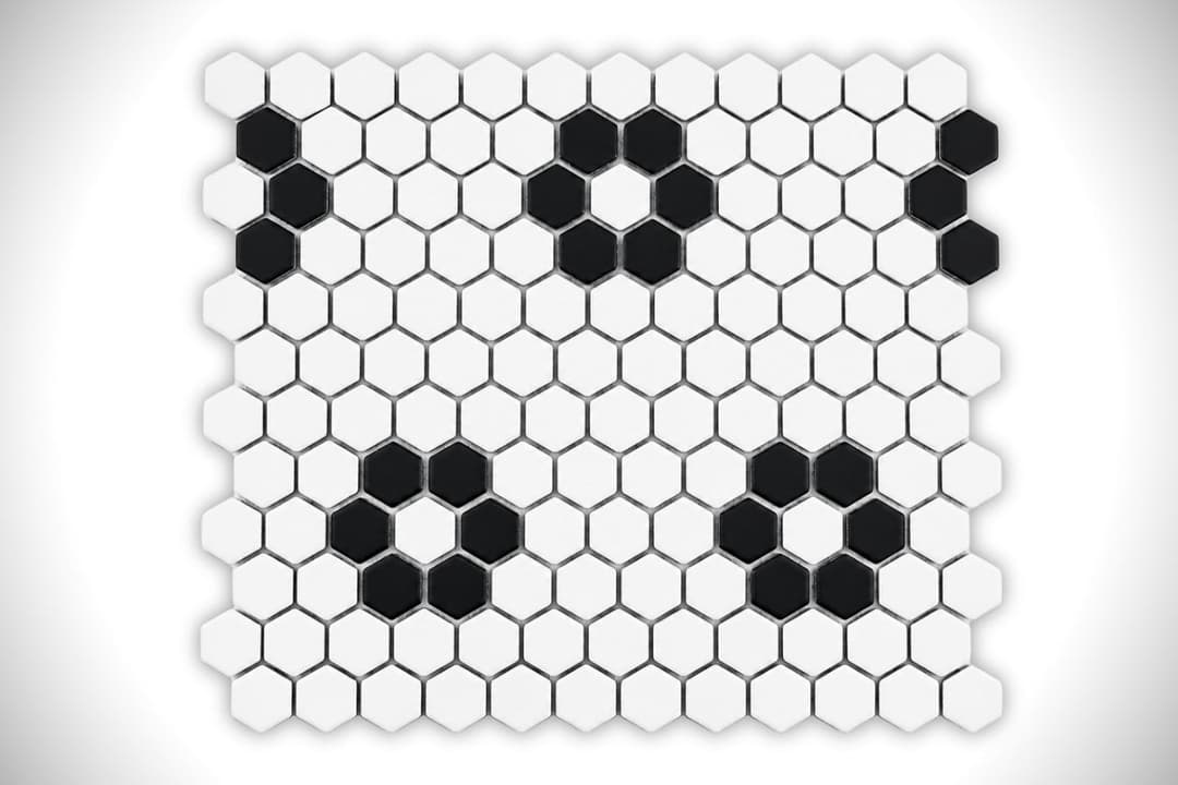 Flower White and Black - cb23wlcupgrdcm2sspe3@2x.jpg