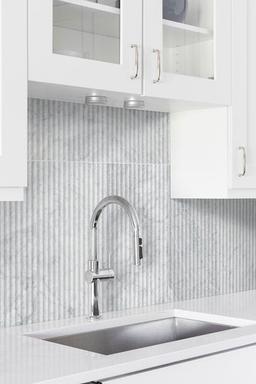Carrara White Milano Ribbo Honed - cubtkygxpvmq3geu7rzr_x500.jpg