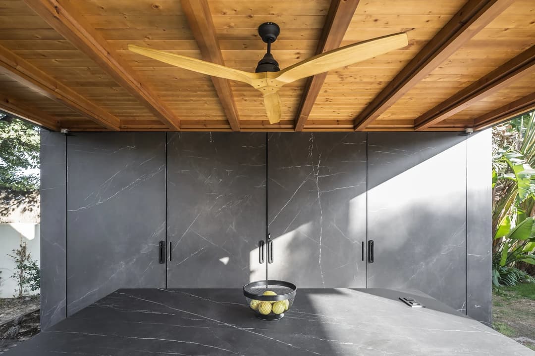 Liem Black Pol - ftozspvdmwntorjkgrjh@2x.jpg