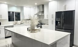Calacatta Bellezza Gold - h80ugnzgio24zzadqoaw@2x.jpg