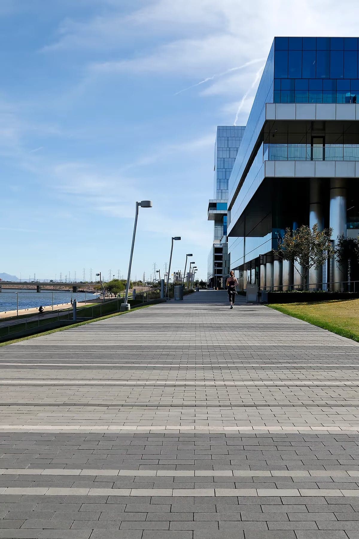 Holland - holland@2x.avif