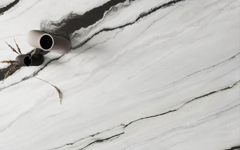 Charcoal White - htczksgxl1ywovcxlejh@2x.jpg