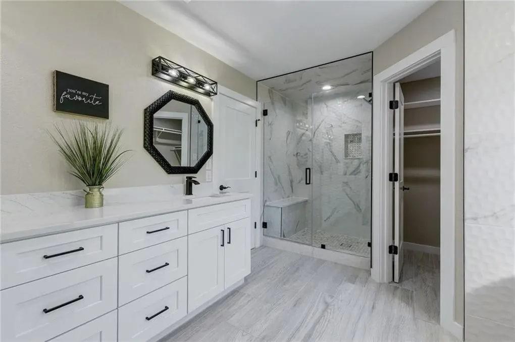 Unique Calacatta - jckyyrqm5c6dzrisxmdg@2x.jpg