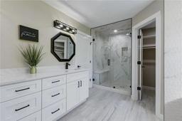 Unique Calacatta - jckyyrqm5c6dzrisxmdg@2x.jpg