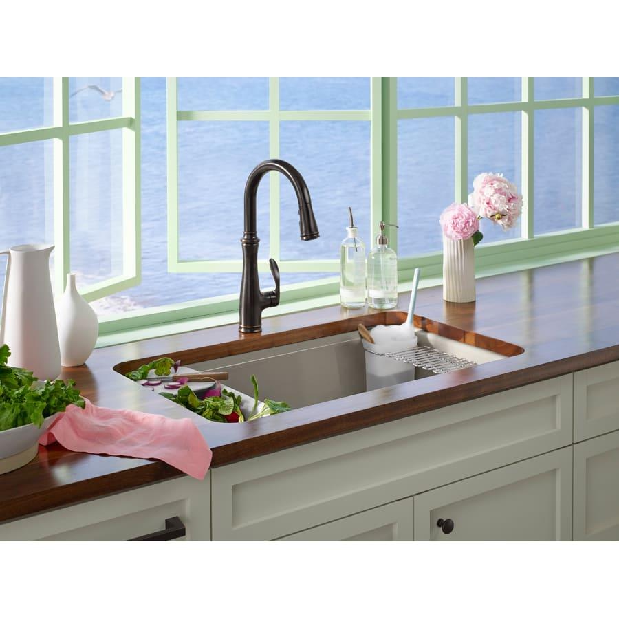 Bellera Pull-Down Kitchen Faucet with DockNetik Secure Docking System and Pull-Down 3-Function Sprayhead Featuring Sweep Spray Technology - ks08dng6uu5sbun38ofr@2x.jpg