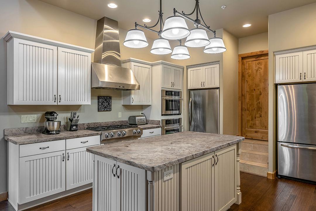 White Spring Granite - l35dsegdwc5iamtvnpv5@2x.jpg