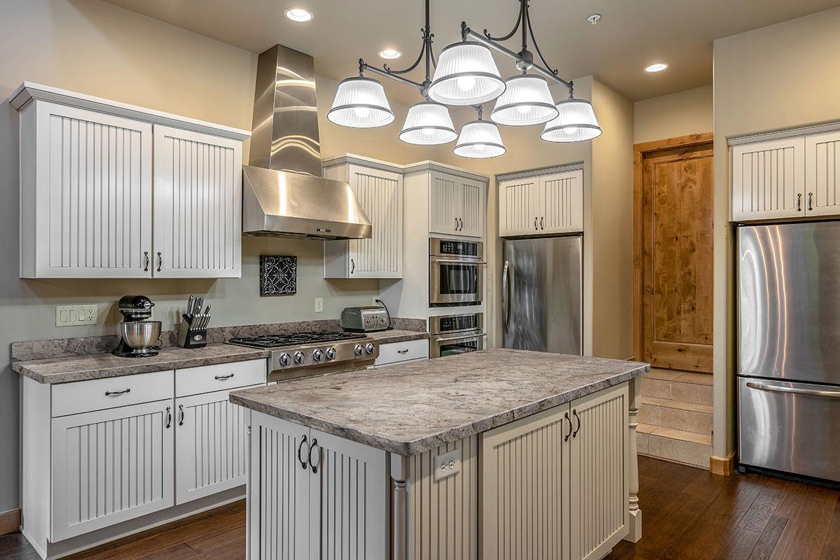 White Spring Granite - l35dsegdwc5iamtvnpv5@2x.jpg