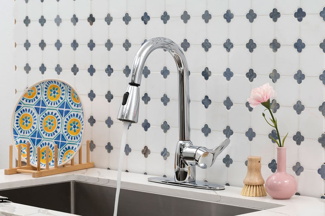 1 Handle Pull-Out Sprayer Kitchen Faucet - 802 Chrome - l9qhpfe9ynyxdi8eojji@2x.jpg