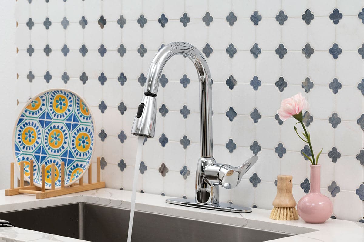 1 Handle Pull-Out Sprayer Kitchen Faucet - 802 Chrome - l9qhpfe9ynyxdi8eojji@2x.jpg