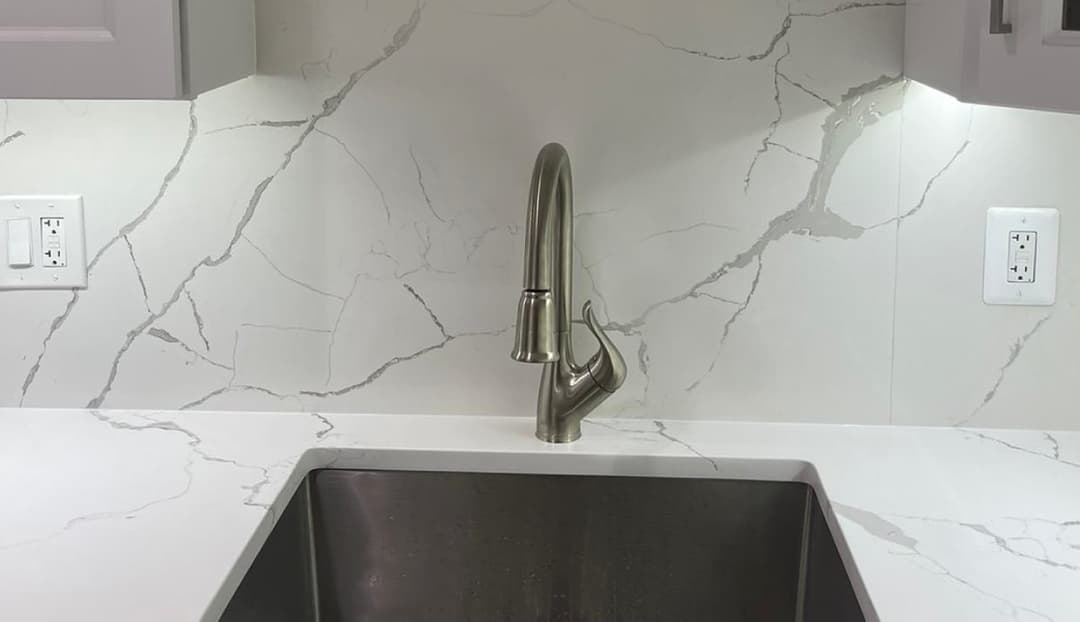 Calacatta Super Bella Super Jumbo (Bookmatched) - lyheggmdzushdjwqrqfc@2x.jpg
