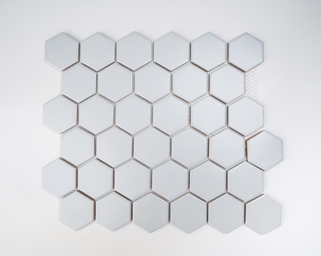 2x2 Grey Hexagon - mkklqgb0ezucqclglh0x@2x.jpg