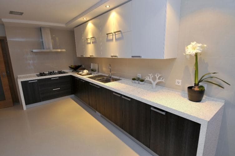White Granite - mw8sypja2wzeqhalgft6@2x.jpg