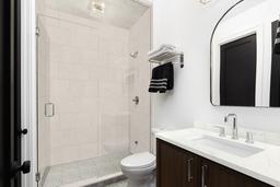 Girona Perla - pbtp5h9b5a38pi6qgwte@2x.jpg