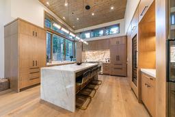 Cristallo Quartzite - prykekzxp71sc2kjkebo@2x.jpg