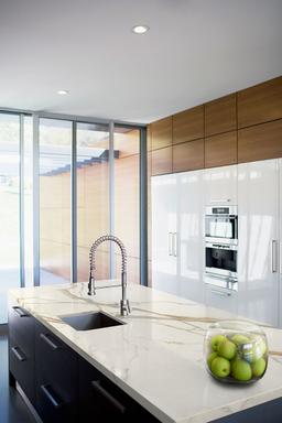 Calacatta Marbella Polished - pzmjshbc5inv95uvficb@2x.jpg