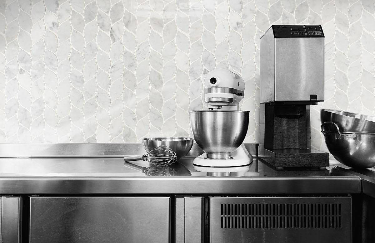 Carrara White Blanco Pattern Honed - qbsv77ewzde3dortn1os@2x.jpg