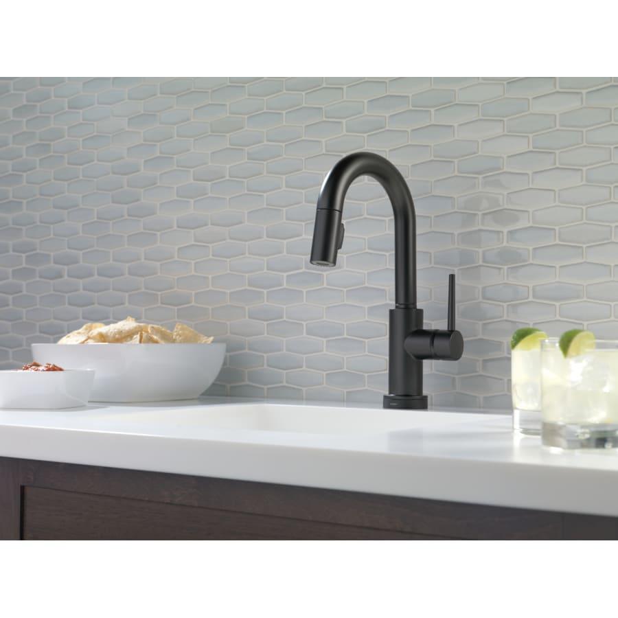 Trinsic Pull-Down Bar/Prep Faucet with On/Off Touch Activation, Magnetic Docking Spray Head, and Optional Base Plate - Includes Lifetime Warranty (5 Year on Electronic Parts) - rhiq93cvisaro1limsuy@2x.jpg