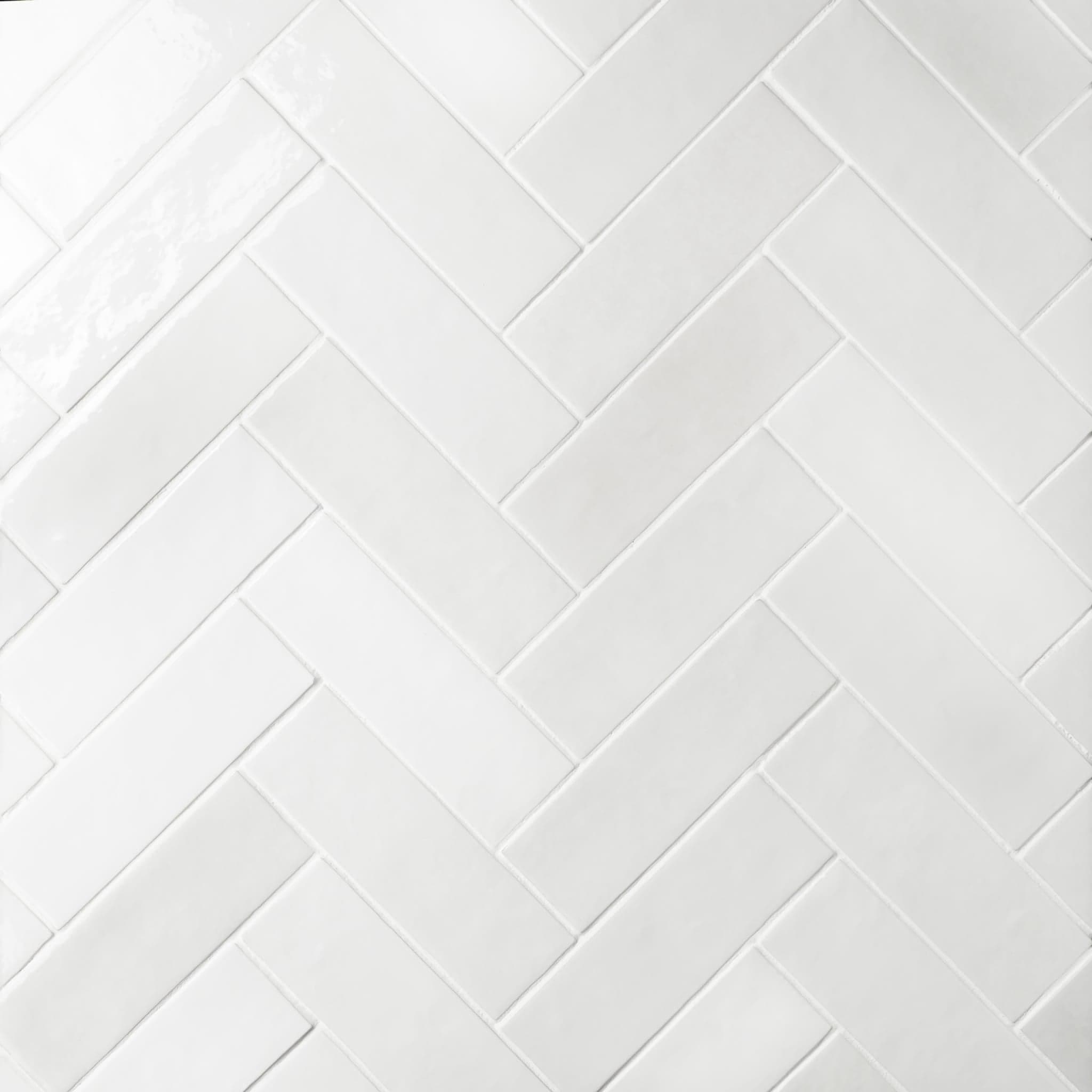 Cloé 2.5X8 Glossy Ceramic Tile in White
