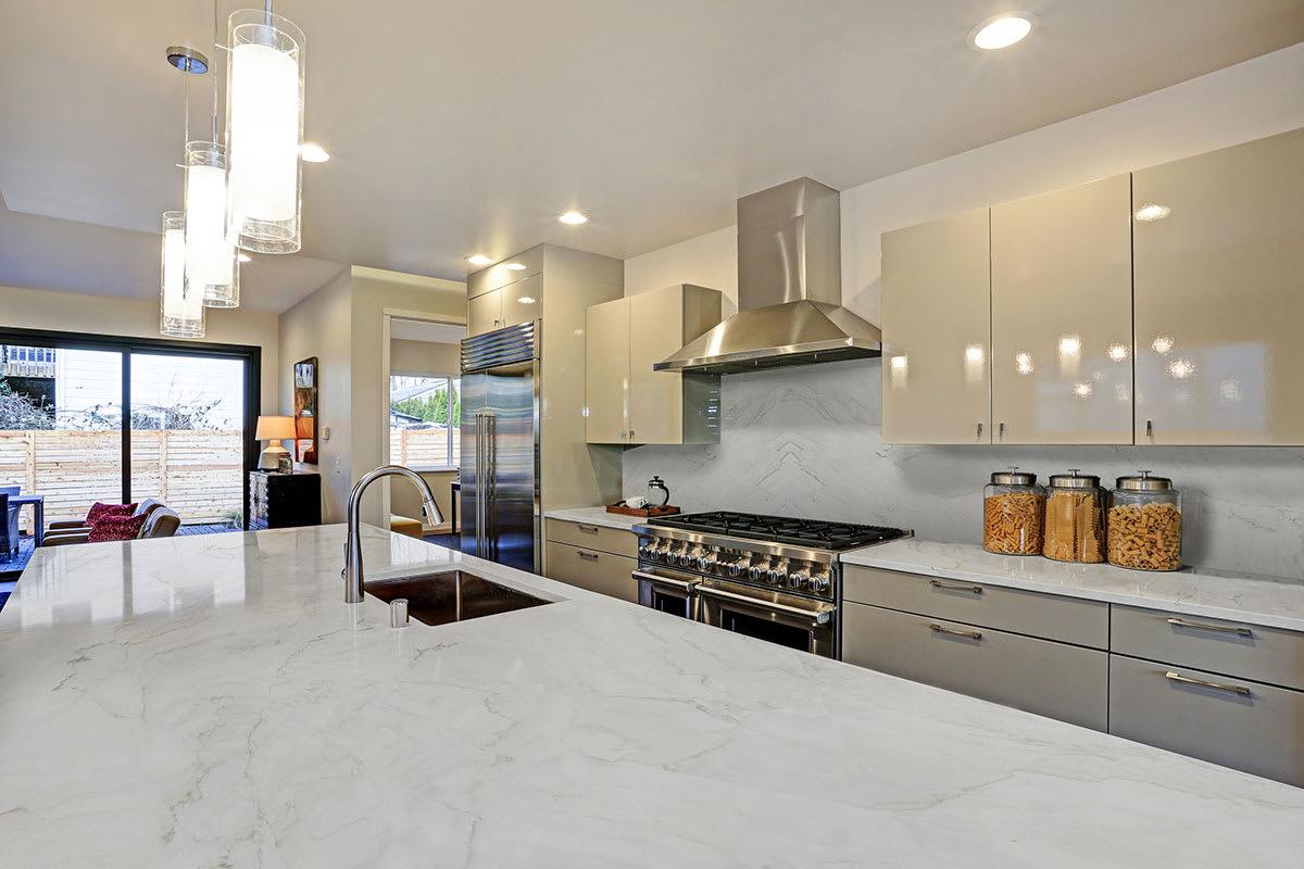 Calacatta Montreal Quartzite - skrvxrprdlryhfqq1ngc@2x.jpg