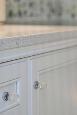 Pearl White - t70wqehyk3eeggey4o9t@2x.jpg