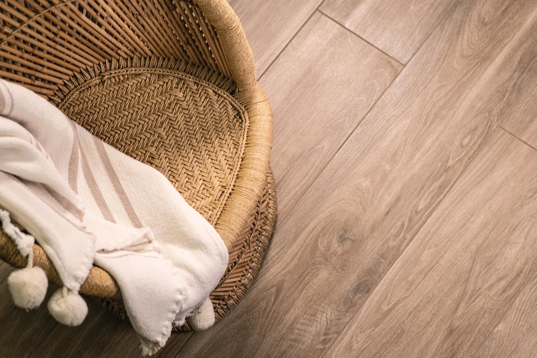 Arrowhead 10x60 Taupe - u0qxrxojrd7iyiqbasvi@2x.jpg