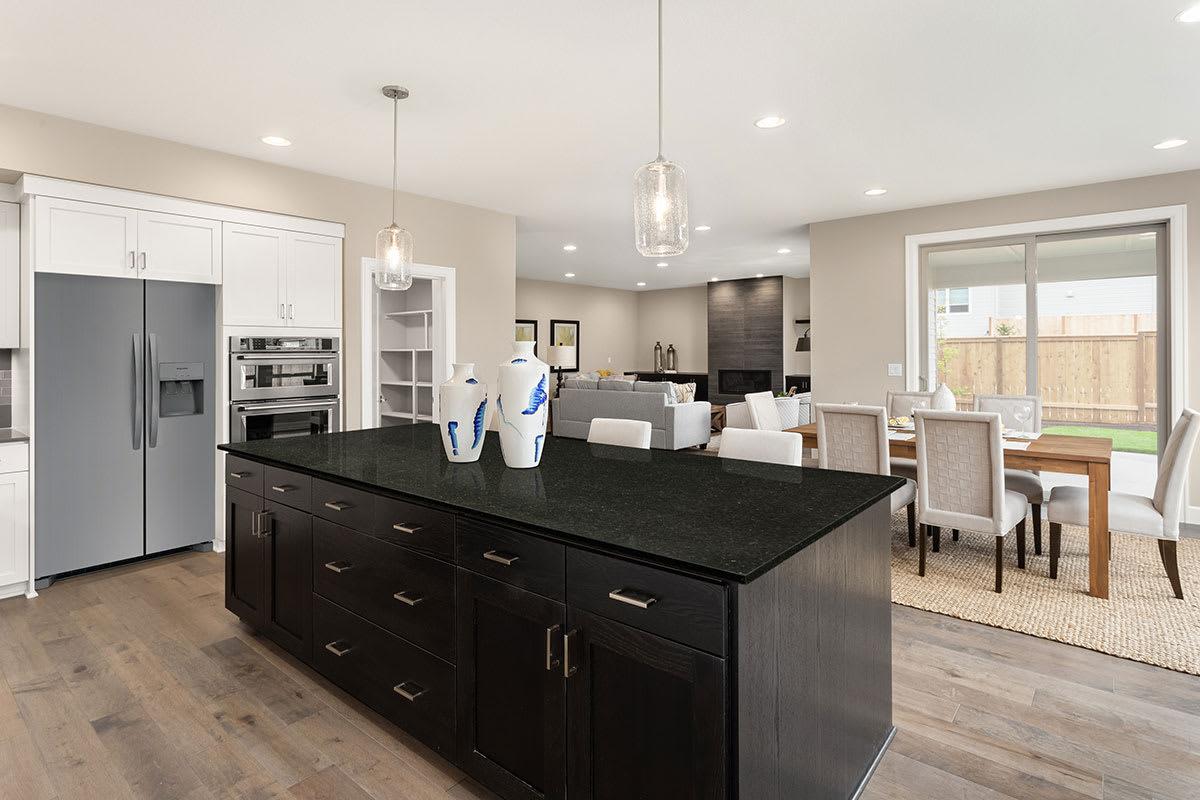Ubatuba Granite - vm4j3sw7p1hh1hn3ha2m@2x.jpg