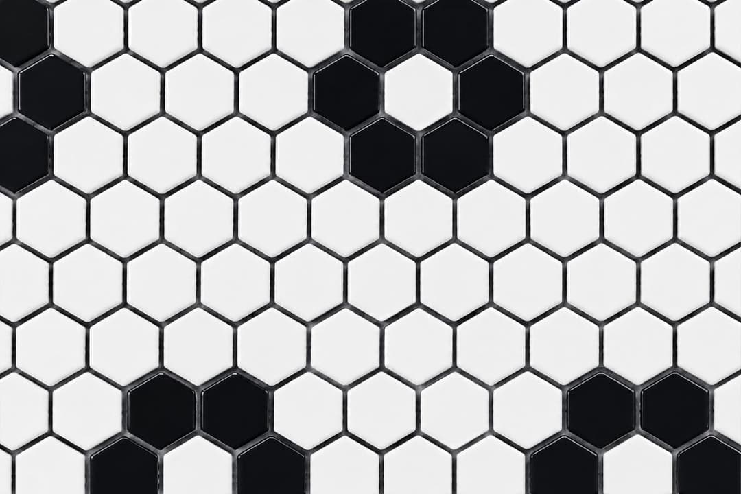 Flower White and Black - vtk13mdmiirms06fnwzw@2x.jpg