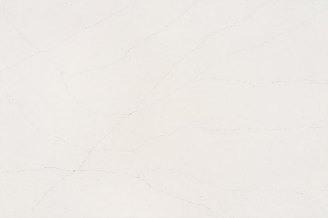 Valor White - yclxcgowwvvey5zkrcy2@2x.jpg