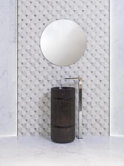 FIGURE SHELL LIGHT (Make to order) - yfanesiswg7xdllrjqdj@2x.jpg