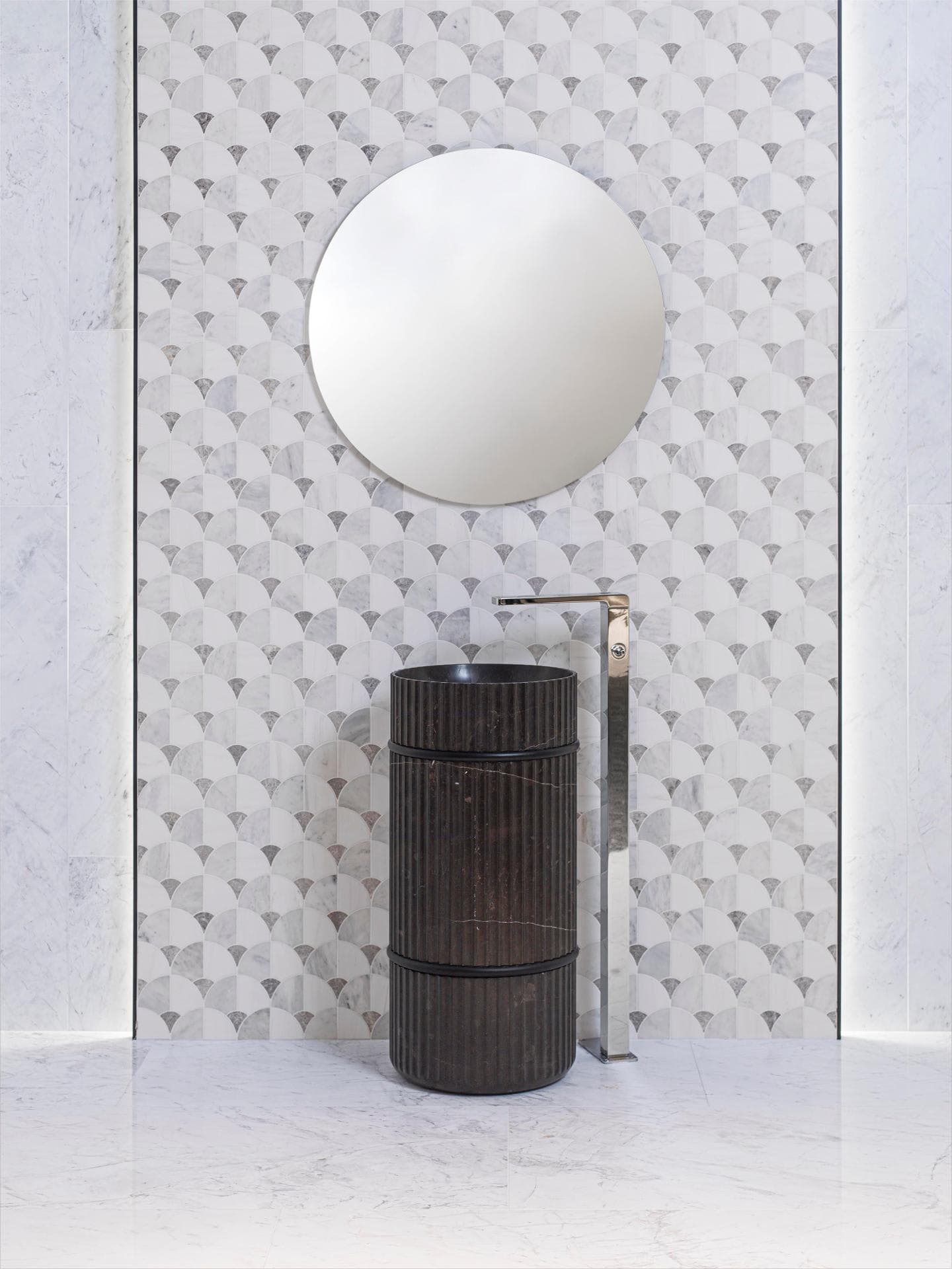 FIGURE SHELL LIGHT (Make to order) - yfanesiswg7xdllrjqdj@2x.jpg