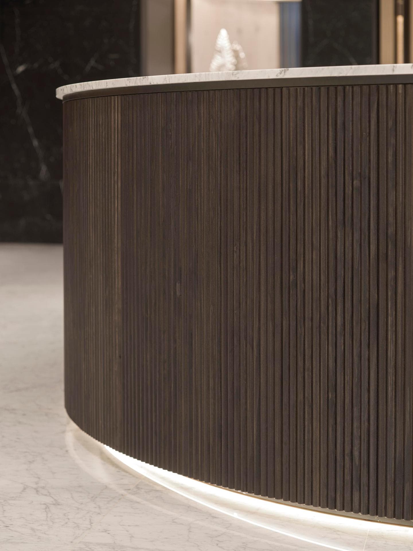 SPLIT COLUMN DARK (Make to order) - yhb1iechzqjzwpnol5eb@2x.jpg