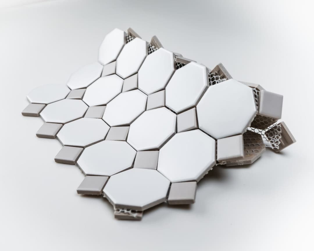 White and Grey Octagon - yxfhnsqivnfqcmgcy4en@2x.jpg