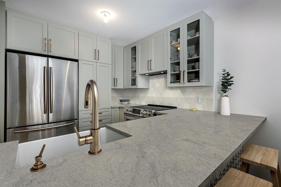 Colonial Ice Granite - zh0qolfc172uxz7jfxxz@2x.jpg