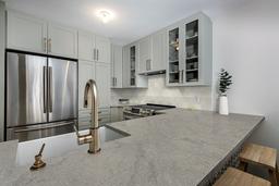 Colonial Ice Granite - zh0qolfc172uxz7jfxxz@2x.jpg
