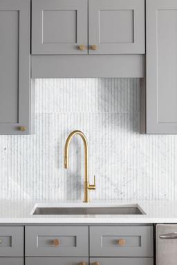 Carrara White Valentino Fluto Honed - zk4olwemxzit8evtuayw@2x.jpg
