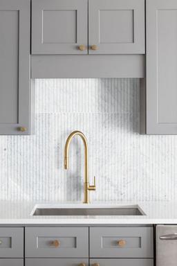 Carrara White Valentino Fluto Honed - zk4olwemxzit8evtuayw_x500.jpg