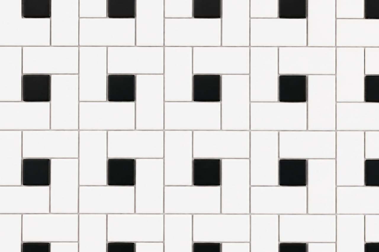 Pinwheel White and Black - zqnx7lle0re76twrcji3@2x.jpg