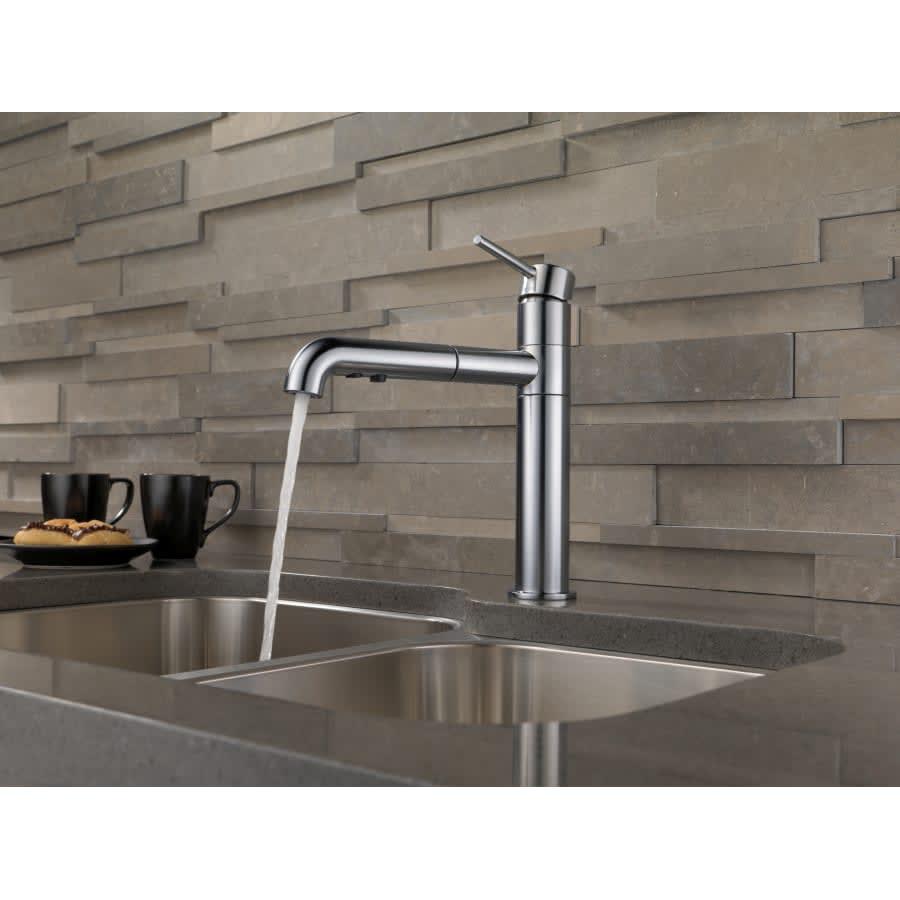 Trinsic Pull-Out Kitchen Faucet - Includes Lifetime Warranty - zrydddjmjt9ajjf29kc8@2x.jpg