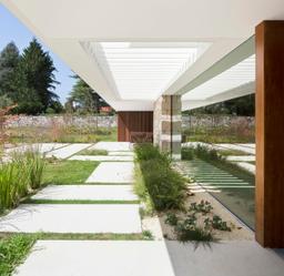 Danae - zuwecizquostlumzzrtd_e7cf968b-27c7-453b-bbb7-4375dee4bc43@2x.jpg